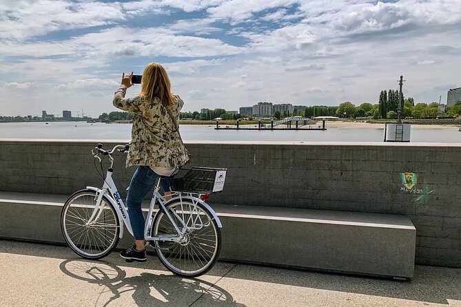 Guided Bike Tour: 2 Hours Highlights of Antwerp - Tour Overview
