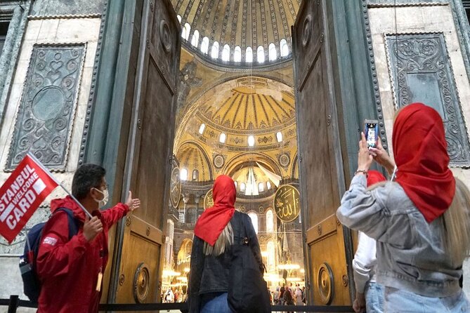 Hagia Sophia Highlights Tour From Outside and Audio Guide App - Explore Sultanahmet Square