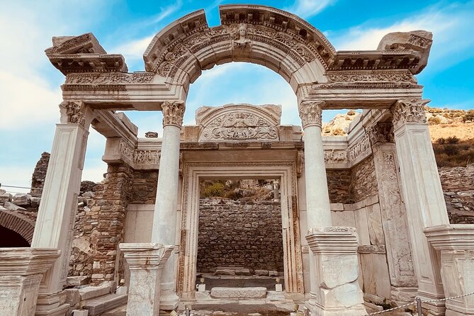 Half-Day ŞIrince Village & Artemis Temple & Train Museum - Exploring the Ancient Artemis Temple