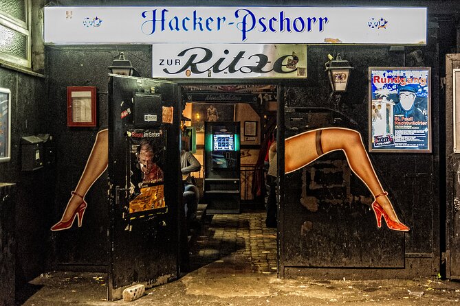 Hamburg: Safari Tour in St Pauli - Humorous and Informative St. Pauli Tour