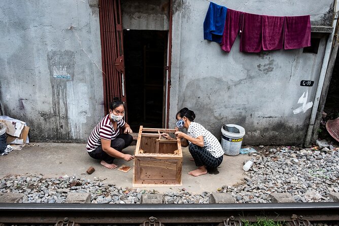 Hanoi On the Tracks Photo Tour - Capturing Local Life on the Tracks