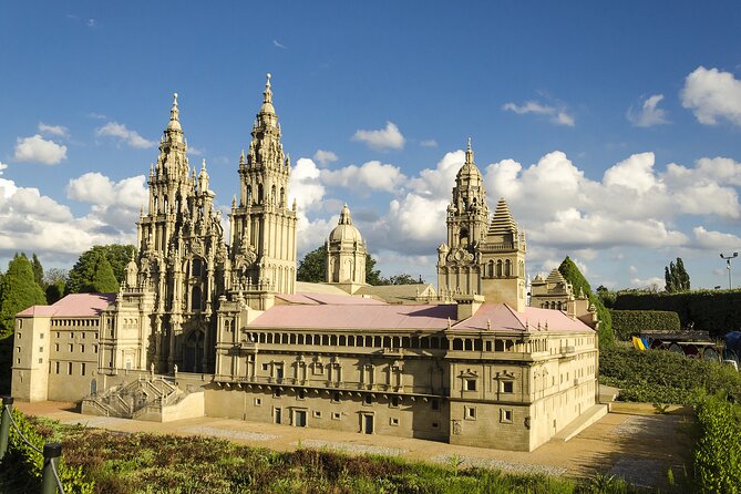 Historic Corners of Santiago De Compostela Walking Tour - Rua Do Franco: a Gastronomic Delight