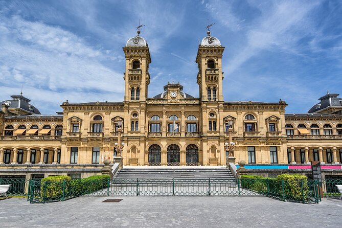 Historical Walking Tour Around San Sebastián With Pintxo - Exploring Historical Landmarks