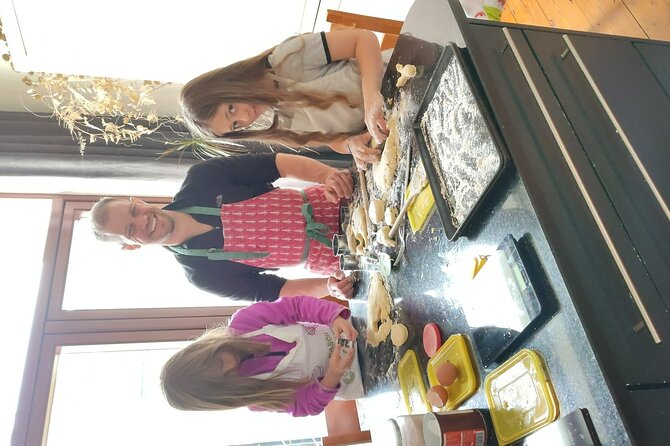 Irish Baking Class - Grannys Apple Cake & Scones, Traditional Recipes - Step-By-Step Instructions for Making Grannys Apple Cake