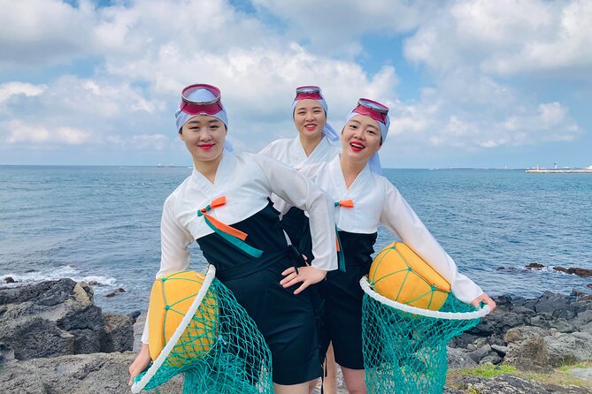 [Jeju] Private Photoshoot With Traditional Pearl Diver Haenyeo Costume - Cancellation Policy