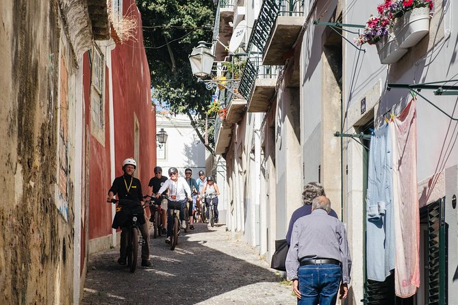 Lisbon Hills Electric Bike Guided Tour - Positive Reviews and Guide Appreciation
