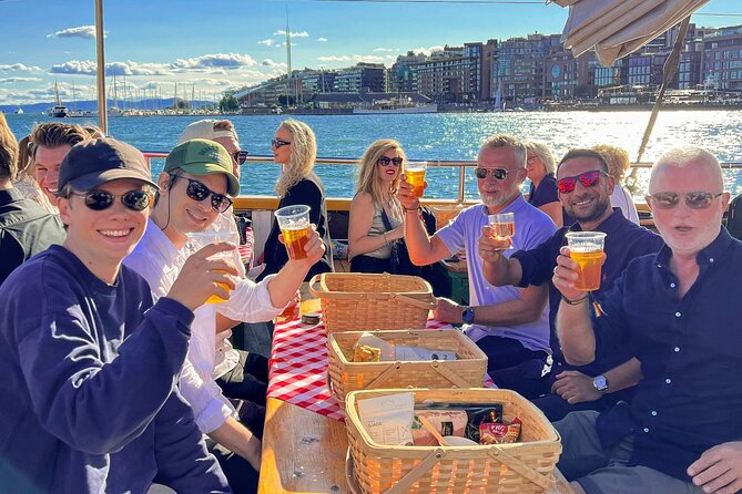 LIVE MUSIC Sing-Along Fjord Cruise With a Pick-Nick Basket - Live Music and Troubadour Entertainment