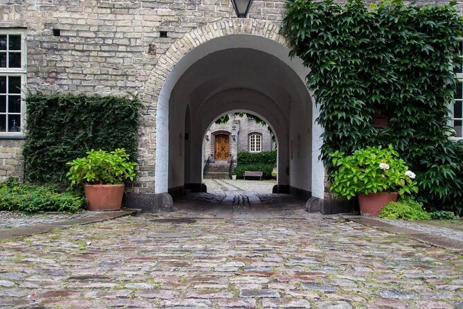 Love and Joy in Aalborg – Walking Tour for Couples - Meeting Point and Pickup Details