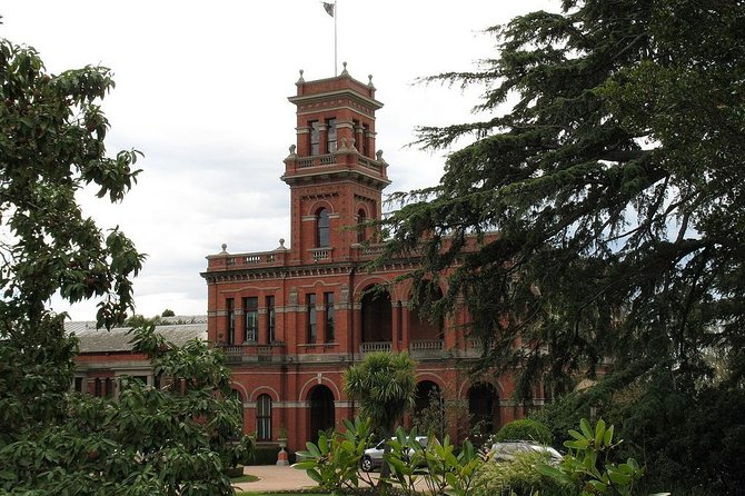 Melbourne City Tour: Lifestyle of the Rich and Famous - Pickup and Transportation