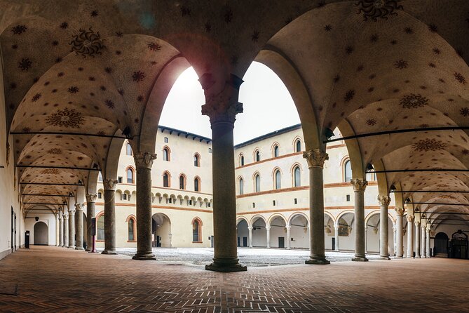 Milan: Highlights and Secret Treasures Walking Tour - Piazza Missori: Unveiling Milans Urban Charm