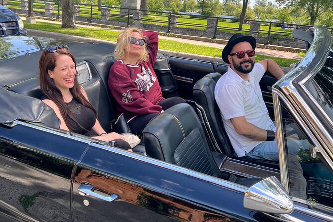 Montreal Tour in 1 Hour Aboard a 1966 Dodge Monaco - Meeting and Pickup