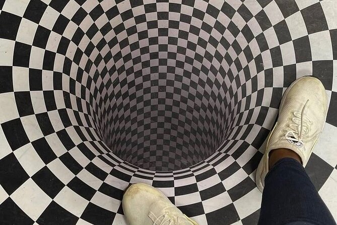 Museum of Illusions Admission in Toronto - Suitable for All Ages: Fun for Kids, Teens, and Adults