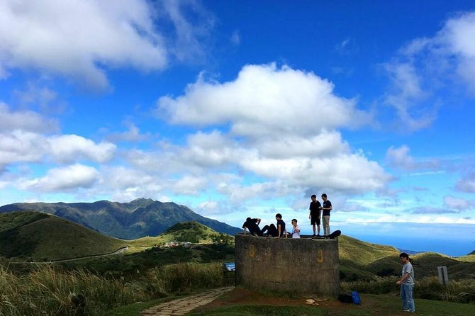 N105 Yangmingshan National Park Jinshan Old Street Yeliu Day Tour (10h) - Transportation and Pickup