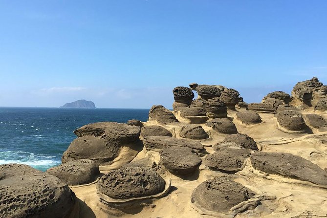 N117 Keelung Jiufen One-Day Tour (Zhengbin Fishing Port, Hope Glen, Elephant Trunk Rock, Gourd Stone, Jiufen Old Street) - Pricing and Booking