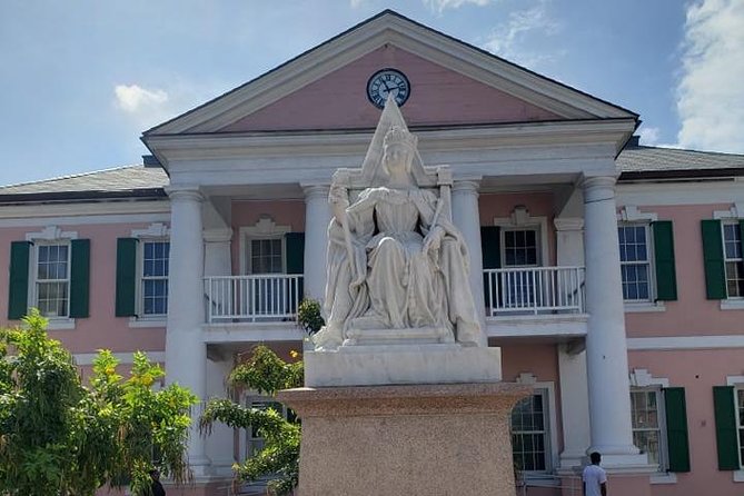 Nassau City Tour That Visits 7 Attractions in Nassau and Atlantis - Indulging in Local Flavors at The Bahamas Rum Cake Factory