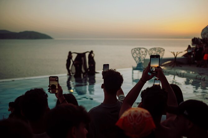 Official Wristband in Los, Cyclades - Common Questions