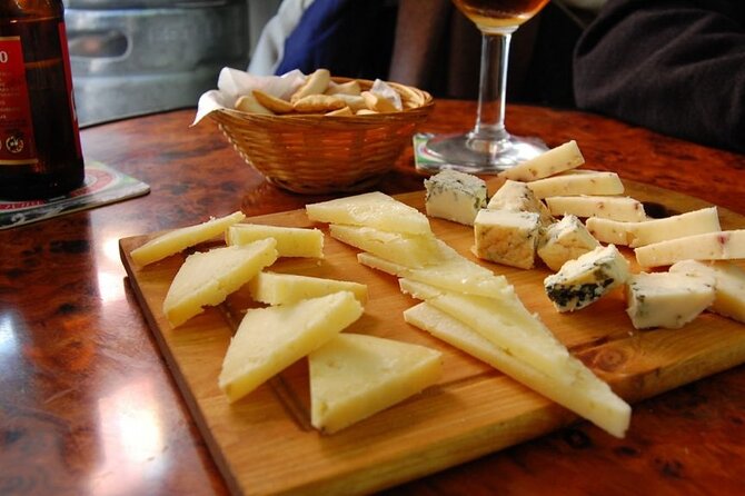 Old Granada Market & Food Tasting Tour - Interacting With Local Vendors