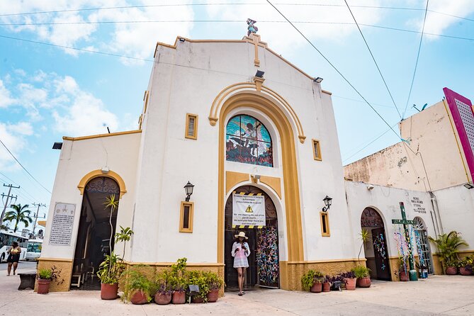 Open Top City Tour & Beach Break - Local Cuisine and Dining Options