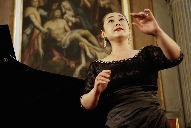 Pizza Dinner and Italian Opera Arias Concert in Florence - Immerse in a 15th-century Church