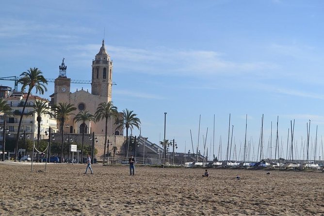 Poblet, Wines & Sitges Private Tour - Hotel Pick up From Salou/Tarragona - Weather and Minimum Travelers