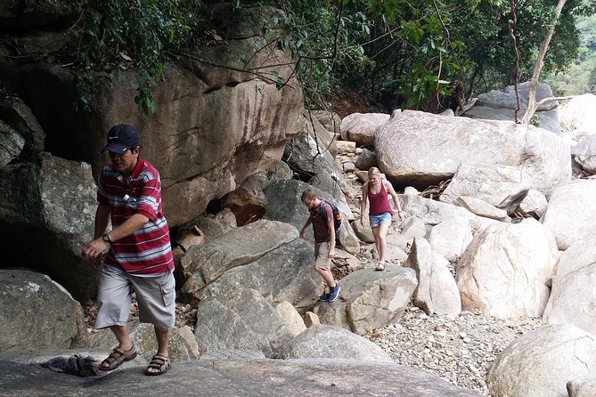 Private Guided Tour Hiking At Ba Ho Waterfall Jumping Cliff Included Lunch - Discovering Ba Ho Waterfall