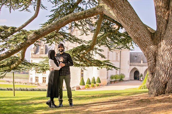 Private Photo Shoot in Amboise Castle Gardens - Meeting and Pickup