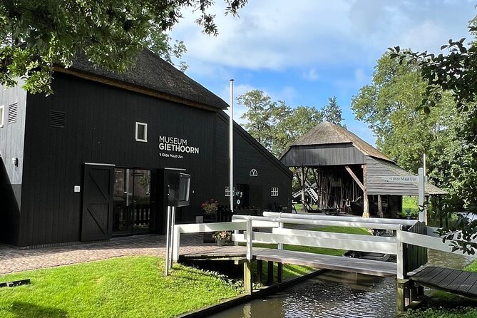 Private Self Guided Walking Tour in Giethoorn With Your Phone - Meeting and Pickup