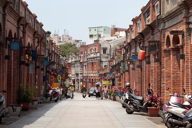 Private Taipei Sanxia, Yingge Ceramics Culture and Outlet Shopping Day Tour - Personalized Private Tour Experience