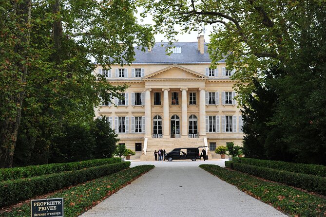 Private Tour on the Route Des Grands Vins Du Médoc With Visits and Tastings - Visiting Prestigious Châteaux