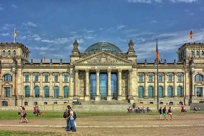Private Transfer From Nuremberg to Berlin With 2h of Sightseeing - Infant Seat Availability