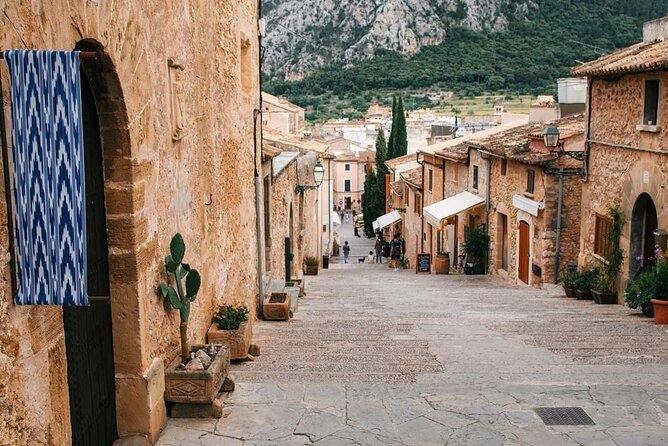 Private Transfers From Palma De Mallorca Airport PMI to Palma in Luxury Van - The Sum Up