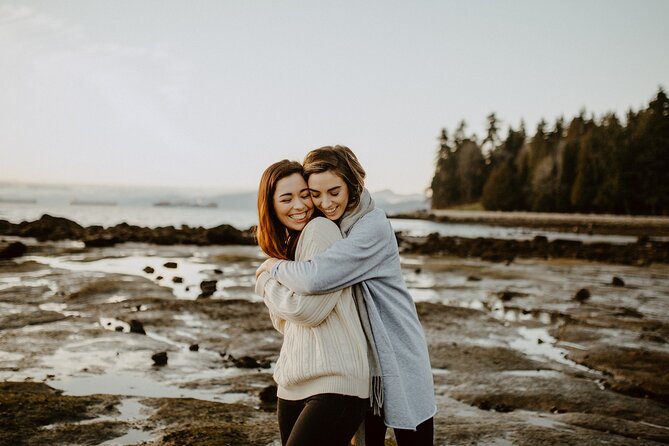 Private Vacation Photography Session With Local Photographer in Vancouver - Capture Memories in Iconic Spots