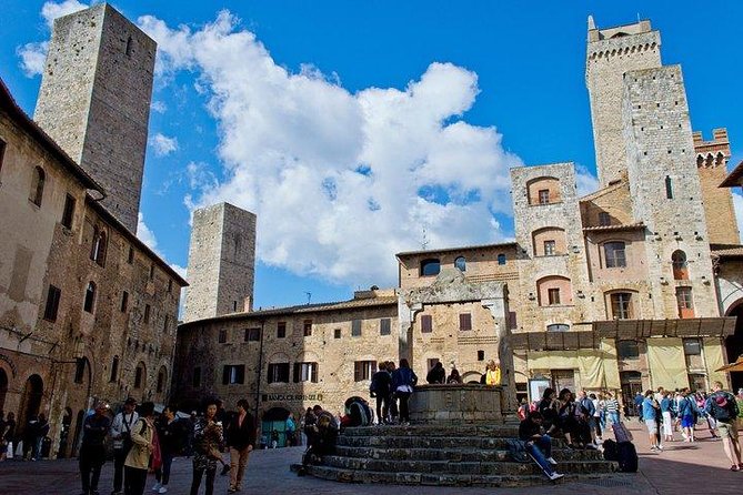Private Walking Tour in San Gimignano With a Local Licensed Guide - Personalized Guided Experience