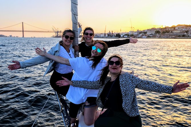 Relaxing Sailboat Cruise Along the Tagus - Tour Experience
