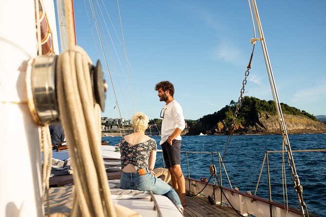 Sail Discovering the Coast Aboard a Classic Sailboat - Meeting and Pickup
