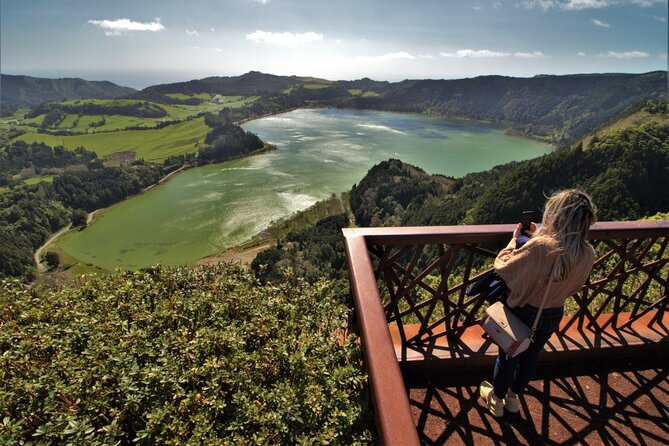 São Miguel East Full Day Tour With Furnas Including Lunch - Tour Guide Qualities