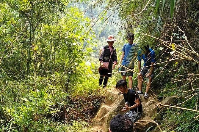 Sapa Trekking Tour 2 Days 1 Night by Bus From Ha Noi - Meeting and Pickup