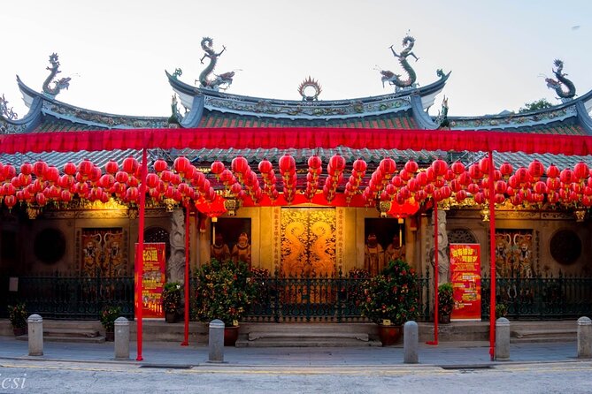 Singapore Chinatown Hidden Gems Walking Tour (Private & All-Inclusive) - Taking in the Vibrant Atmosphere of Chinatown