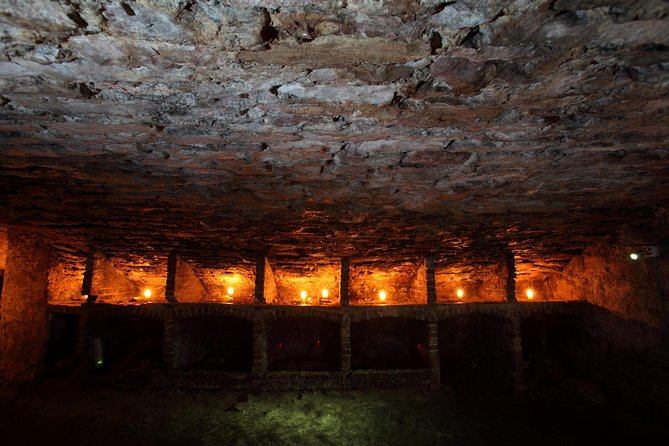 Small Group Edinburgh Night Walking Tour With Underground Vaults - Grim and Ghastly Tales