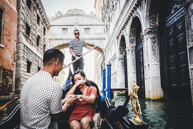 Sunrise Couple Photoshoot Tour - Professional Photo Package