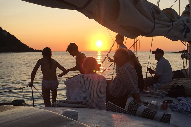 Sunset San Sebastian Classic Yacht - Meeting and Pickup Information