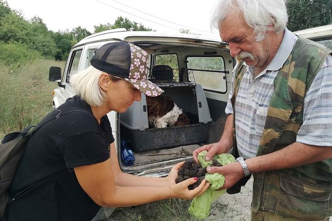 The Real Truffle Hunting in Abruzzo - Secrets Behind Truffle Hunting With Dogs