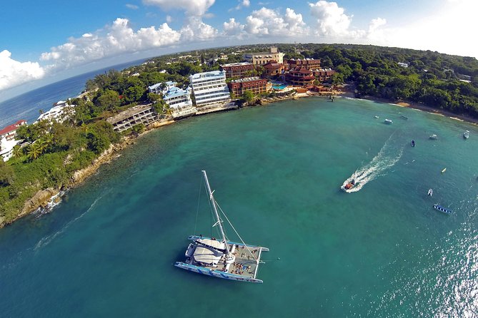 Tip Top Catamaran - Boat and Crew