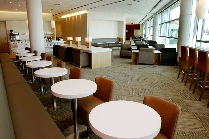 Toronto Pearson International Airport Plaza Premium Lounges - Workstations and Internet Access