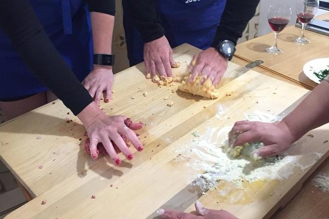 Traditional Home Made Pasta Cooking Experience in Arezzo - Simple Ingredients for Delicious Pasta