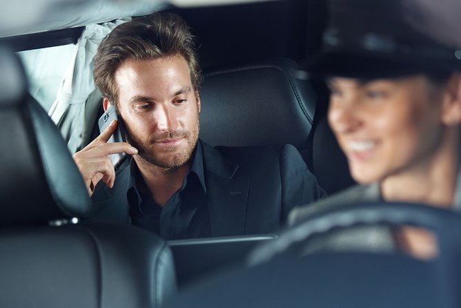 Transfers Madrid Airport to Madrid Center in Vans up to 7 Passengers - Meeting and Pickup