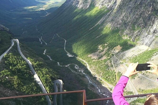 Trollstigen Highlights Adventure Tour in First Class With Lunch - Delicious Lunch on the Bus
