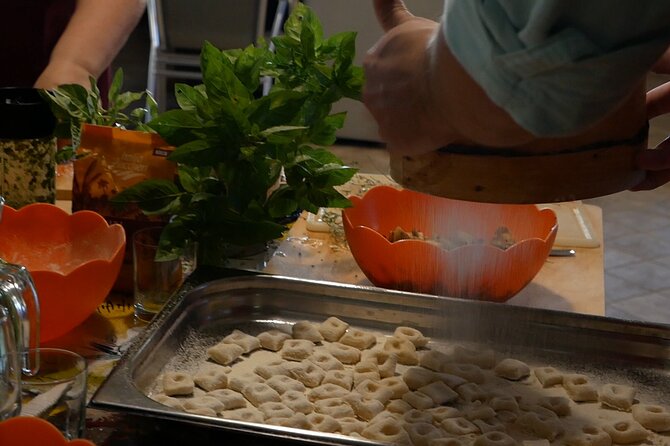 Umbrian Regional and Traditional Cooking Class With Lunch in Assisi - What to Expect During the Cooking Experience