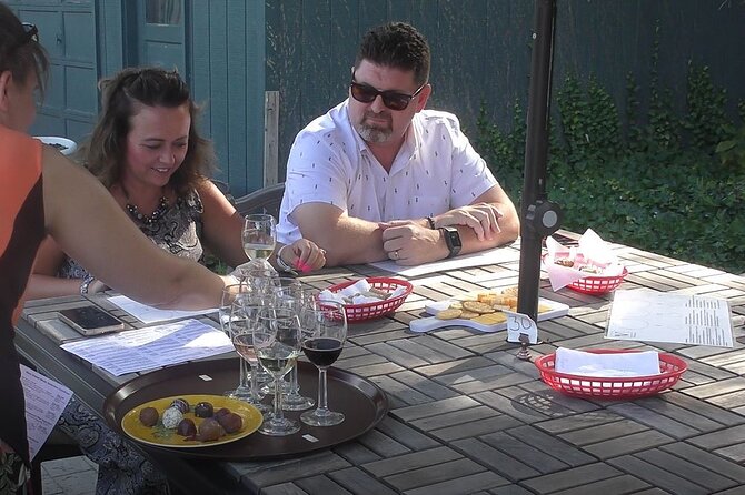 Vintage Wine Tour In Niagara County USA - Meeting and Pickup