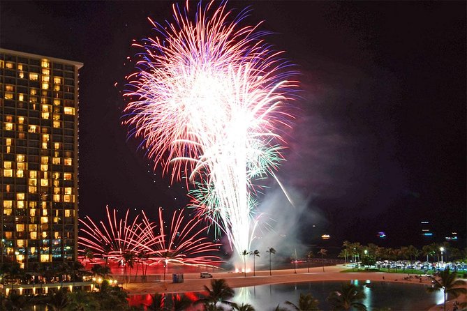 Waikiki Friday Walking Tour. Fireworks! Treats! Some Hula Show! - Highlights of the Waikiki Fireworks Display